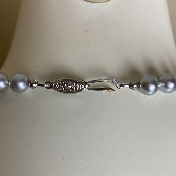 Vintage Grey Pearl Necklace & Bracelet Set - Picture 6 of 7